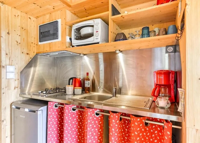 مكان تخييم La Serre *