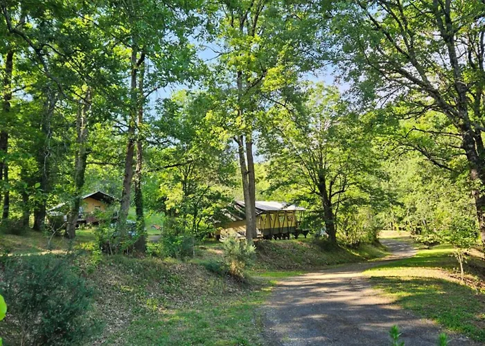 La Serre مكان تخييم