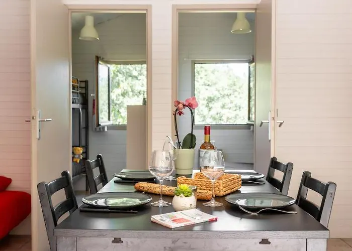 مكان تخييم La Serre Aigues-Vives (Ariege)