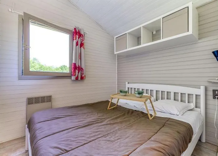 مكان تخييم La Serre Aigues-Vives (Ariege)