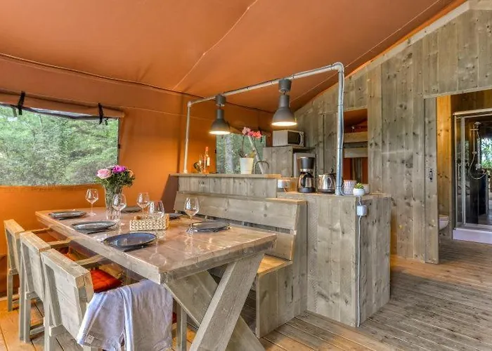 La Serre مكان تخييم