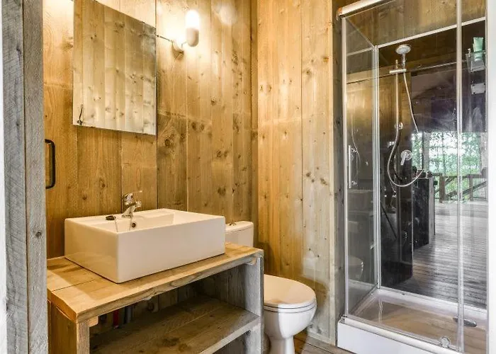 مكان تخييم La Serre *