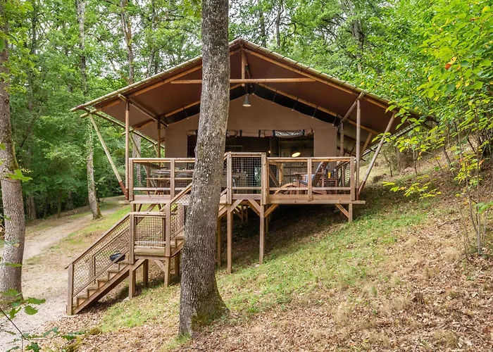 مكان تخييم La Serre *