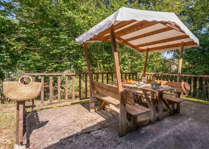 La Serre مكان تخييم *