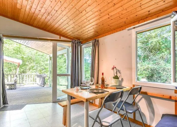 La Serre مكان تخييم