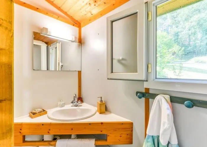 La Serre مكان تخييم *