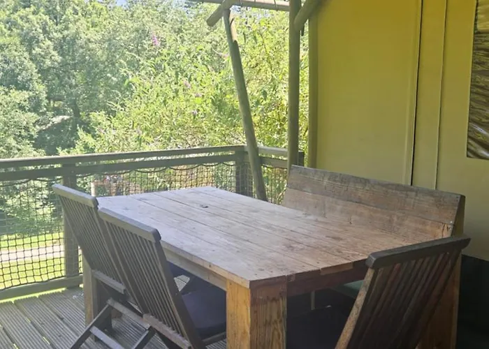 La Serre مكان تخييم