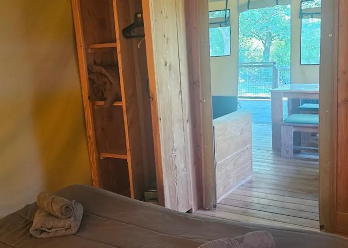 La Serre مكان تخييم *